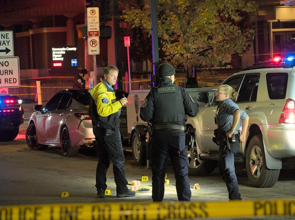 3 police sanding discussing around the scene of the crime
